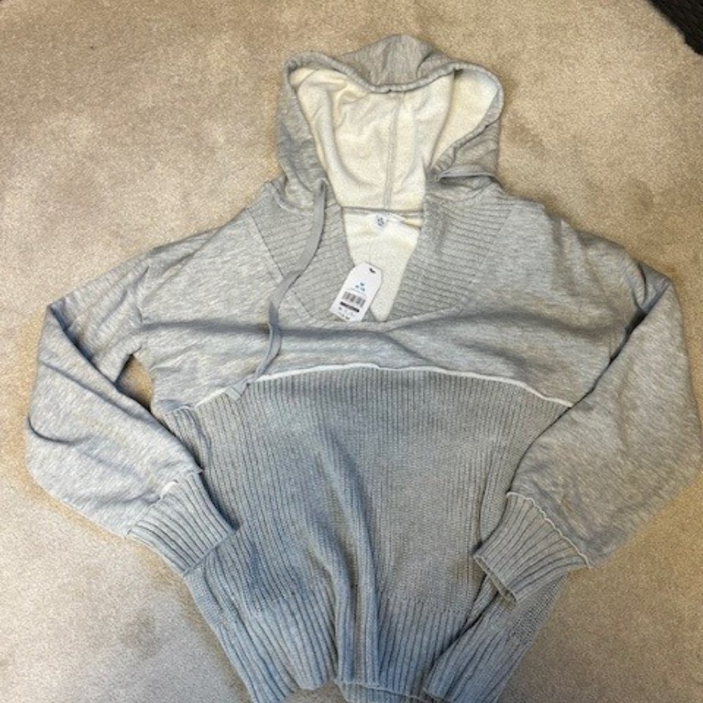 Time & Tru Sweater Hoodie in Gray